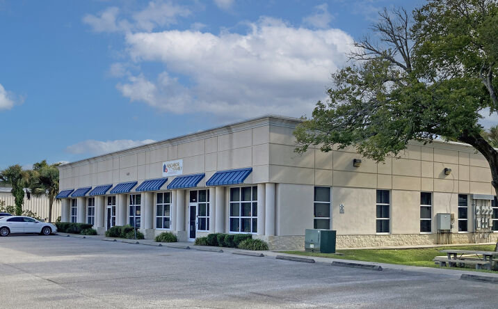 Pictures of Office property located at 122 S Segrave St, Daytona Beach, FL 32114 for sales - image #1