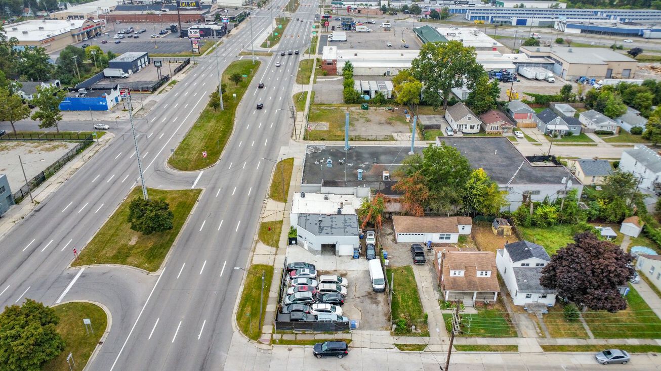 12379 E 8 Mile Road, Warren, MI 48089