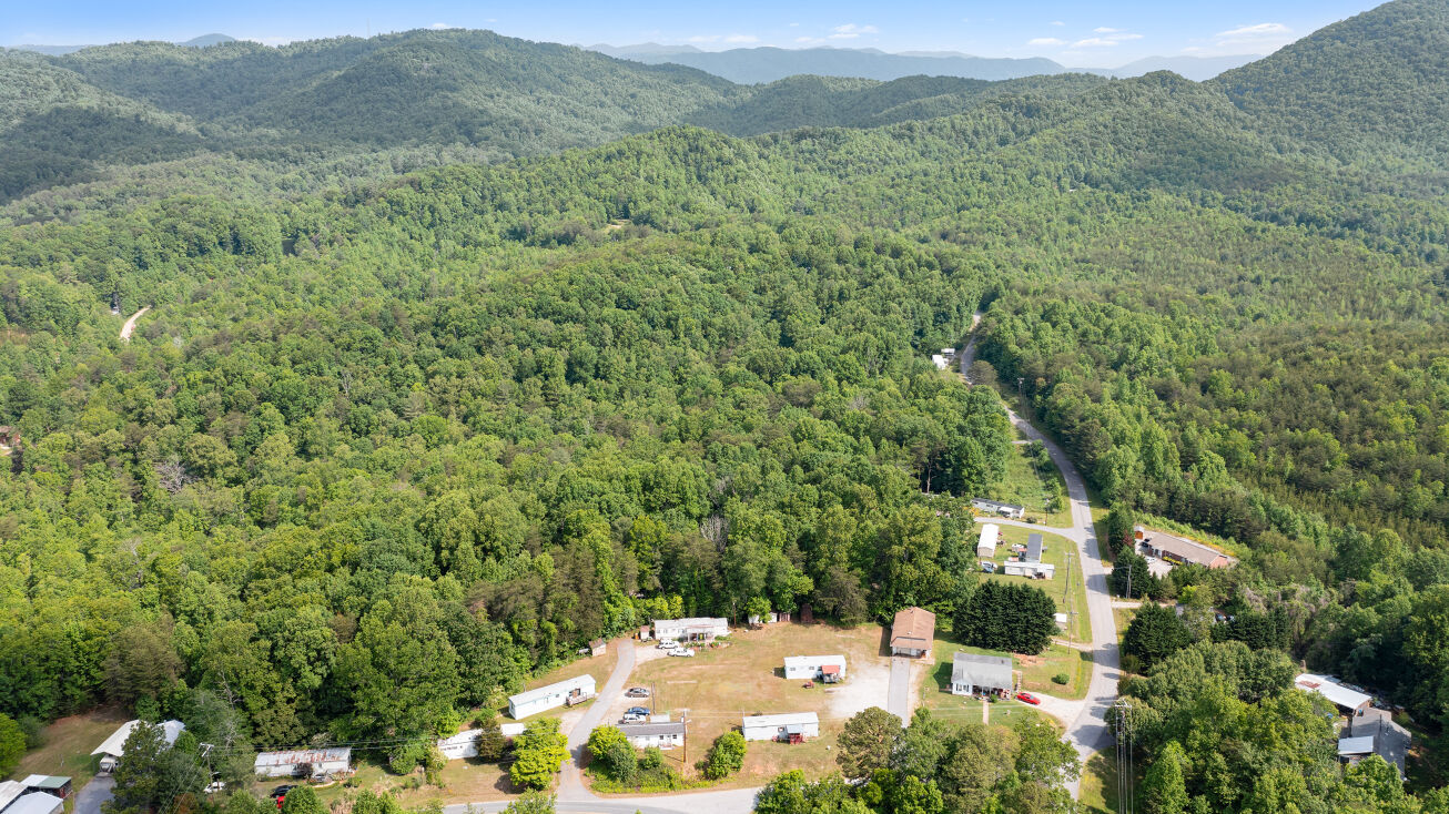 Pictures of Mobile Home Park property located at 2333 Howard Arnette Rd, Lenoir, NC 28645 for sales - image #1