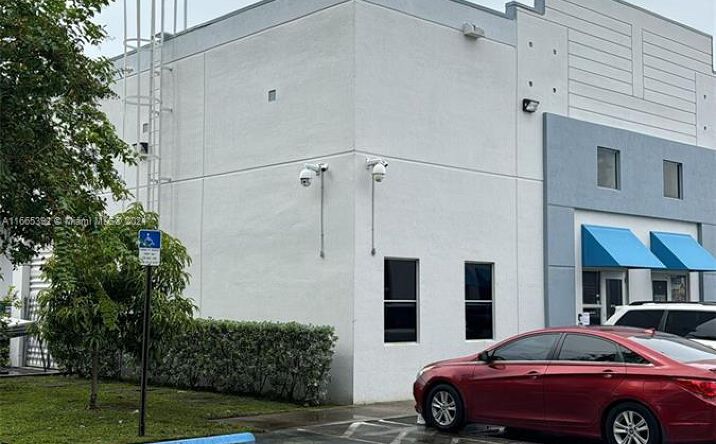 Pictures of Industrial property located at Confidential NW Warehouse 70 Ave, Miami, FL 33122 for sales - image #1
