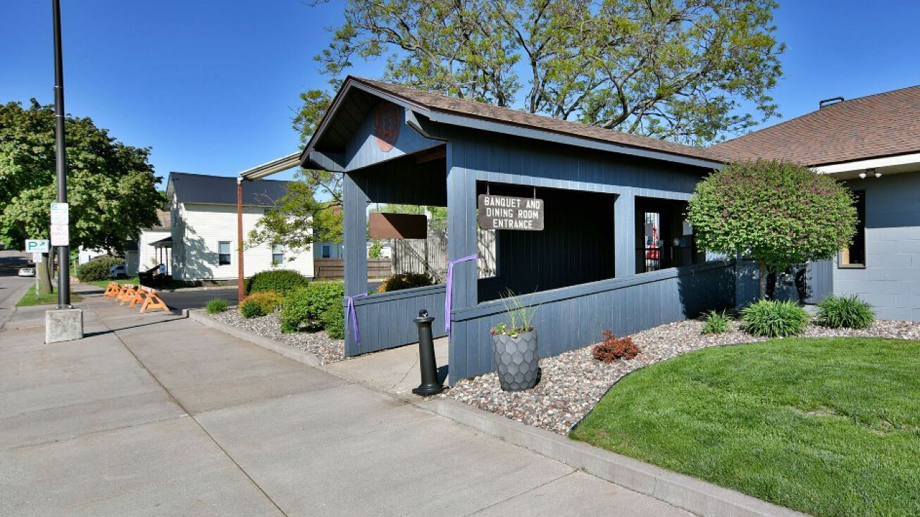 104 W Columbia St, Chippewa Falls, WI 54729