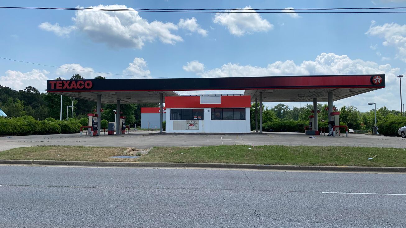 3030 Memorial Pkwy NW, Huntsville, AL 35810