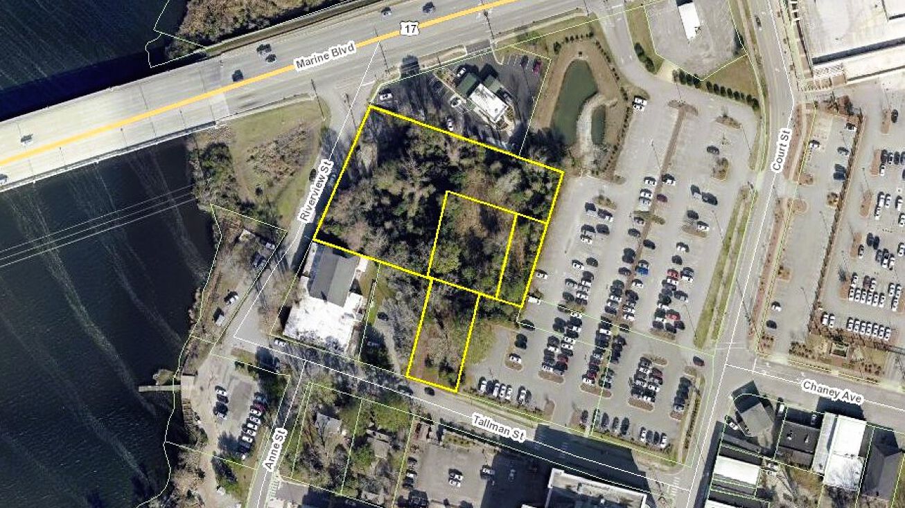 101 Riverview St, Jacksonville, NC 28540