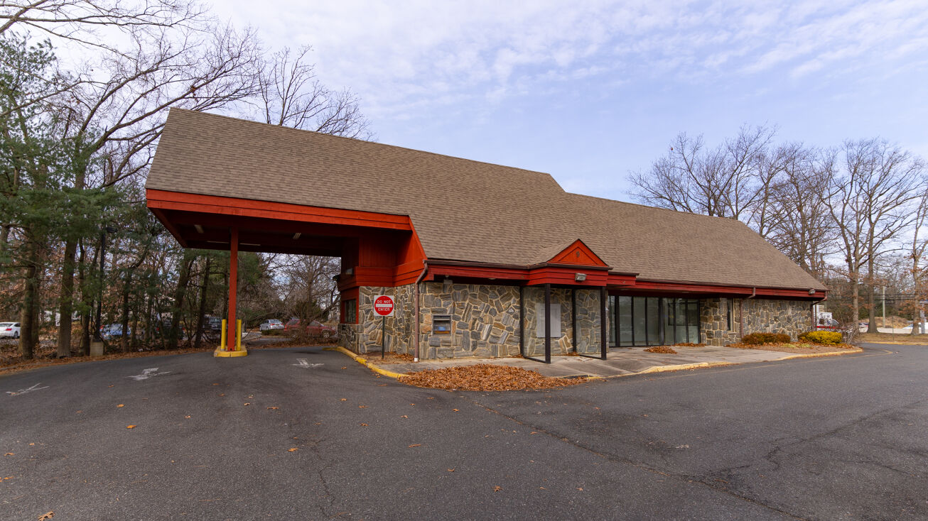 9 Wrangle Brook Rd, Toms River, NJ 08755