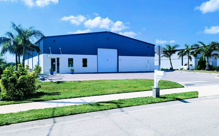 Pictures of Industrial property located at 2328 72nd Dr E, Sarasota, FL 34243 for sales - image #1