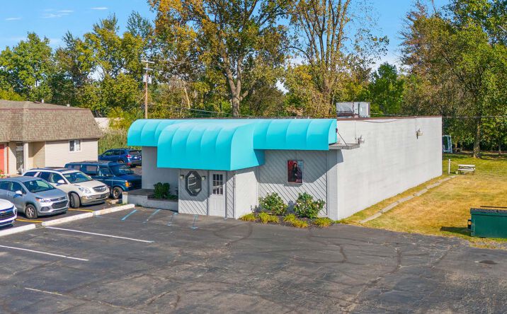 Pictures of Office, Retail property located at 36366 Groesbeck Hwy, Clinton Township, MI 48035 for sales - image #1