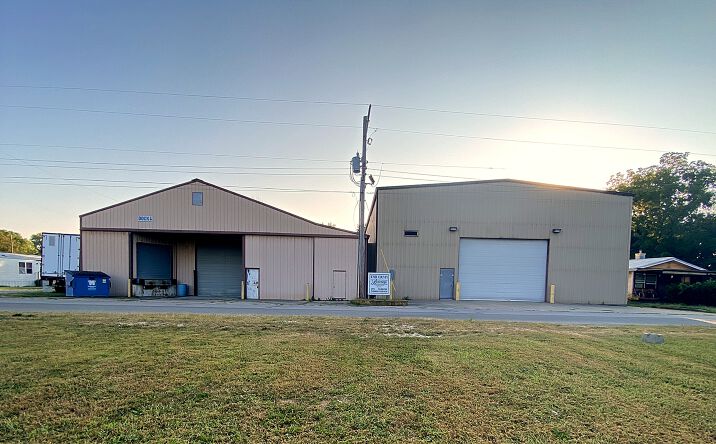 Pictures of Industrial property located at 2409 Chestnut St, Vincennes, IN 47591 for sales - image #1
