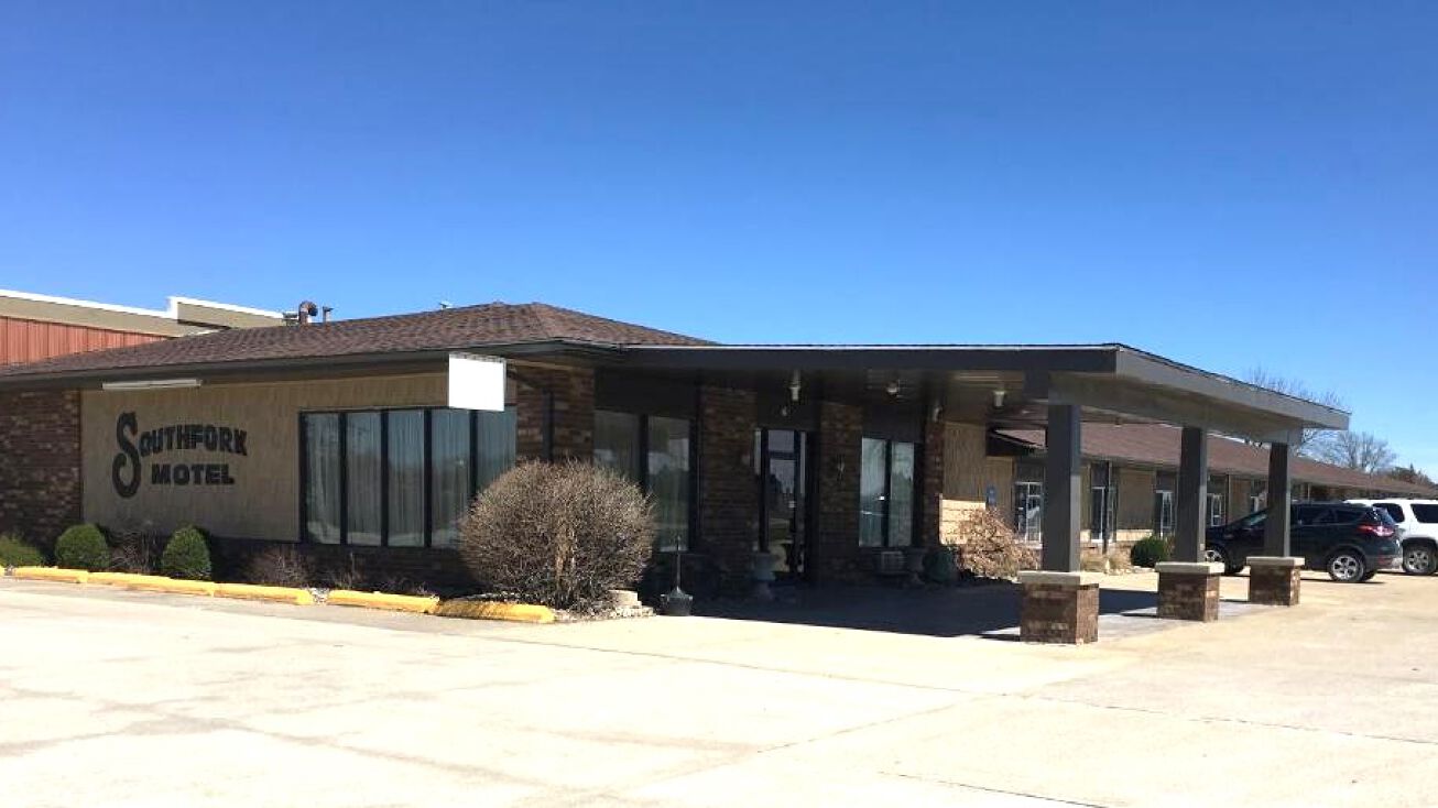 905 S Washington St, Bloomfield, IA 52537