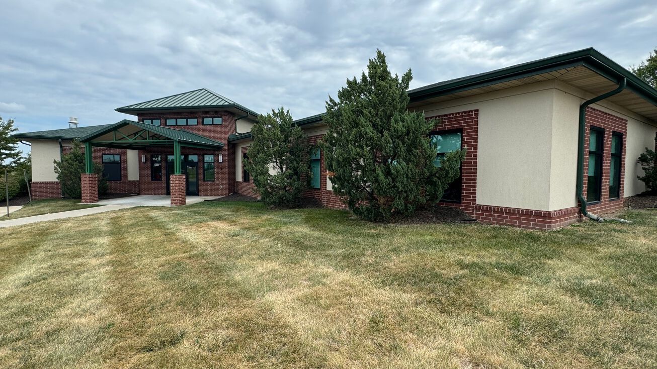 15415 Pinehurst Dr, Basehor, KS 66007