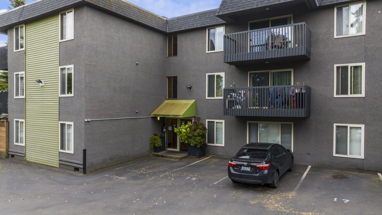 12748 Greenwood Ave N, Seattle, WA 98133