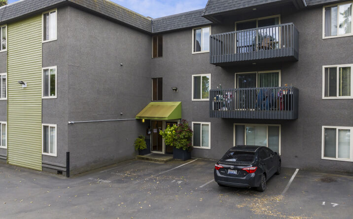 12748 GREENWOOD AVE N Seattle WA 98133-7997 APN: 291620-0005 | Crexi.com