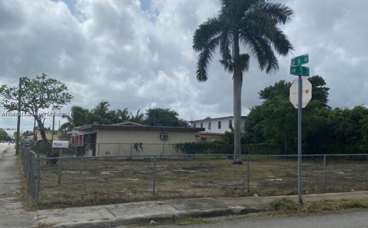 Pictures of Mixed Use, Retail property located at 512 SW 6th Ave, Homestead, FL 33030 for sales - image #1