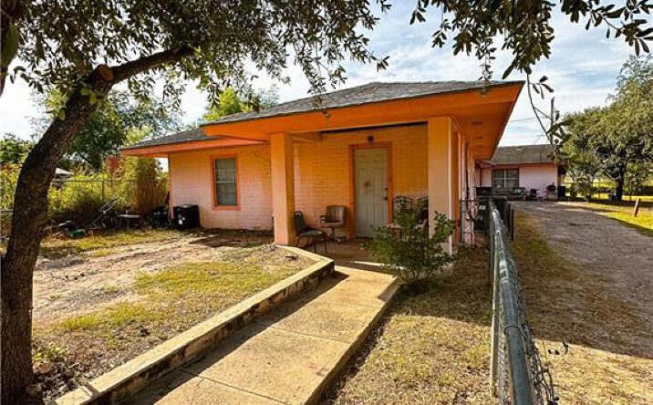 Pictures of Multifamily property located at 225 W 4th Street, La Joya, TX 78560 for sales - image #1