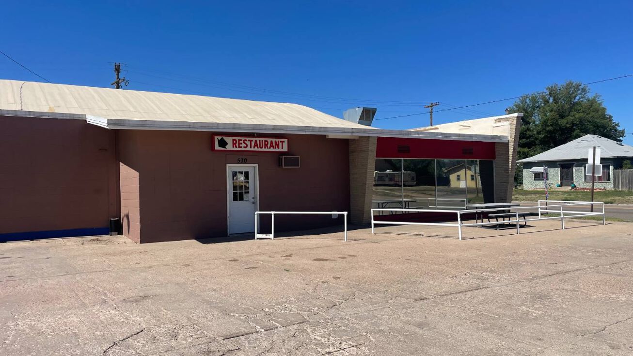 530 E Long St, Dighton, KS 67839