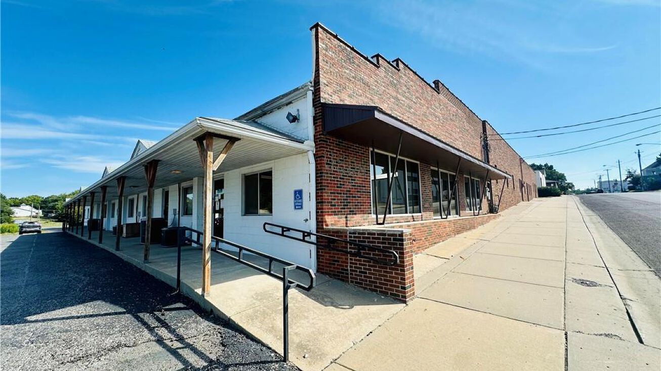 120 W 19th Street, Higginsville, MO 64037