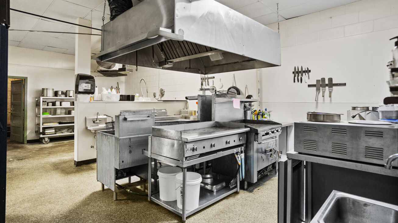 20737 E Central Avenue, Blountstown, FL 32424