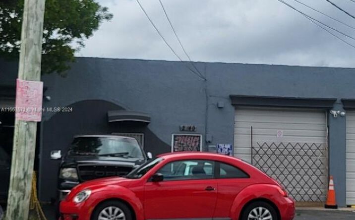 Pictures of Industrial property located at 2440 SW 56th Ave # 2440, West Park, FL 33023 for sales - image #1