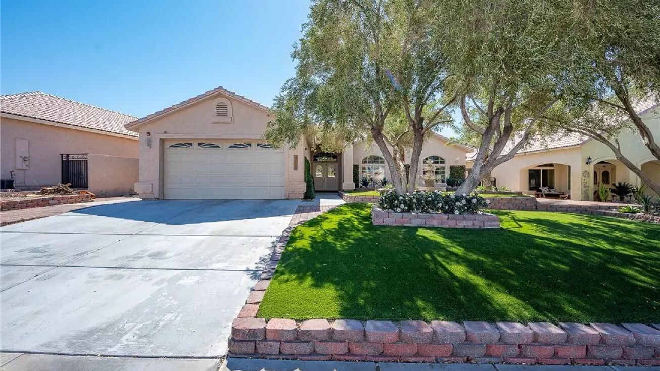 Pictures of Senior Living property located at 1974 Clear Lake Dr, Fort Mohave, AZ 86426 for sales - image #1