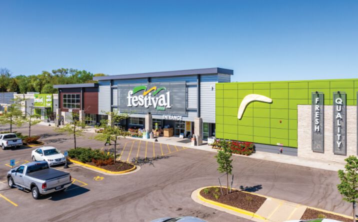 Pictures of Retail property located at 4777 S 27th St, Greenfield, WI 53221 for sales - image #1