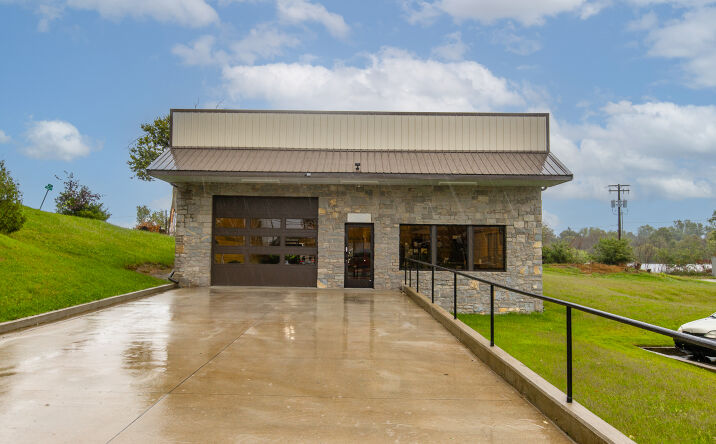 Pictures of Mixed Use, Office, Retail property located at 784 S 4th St, Danville, KY 40422 for sales - image #1
