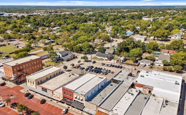 Pictures of Retail, Office, Business for Sale property located at 132 Mckinney Street, Farmersville, TX 75442 for sales - image #1