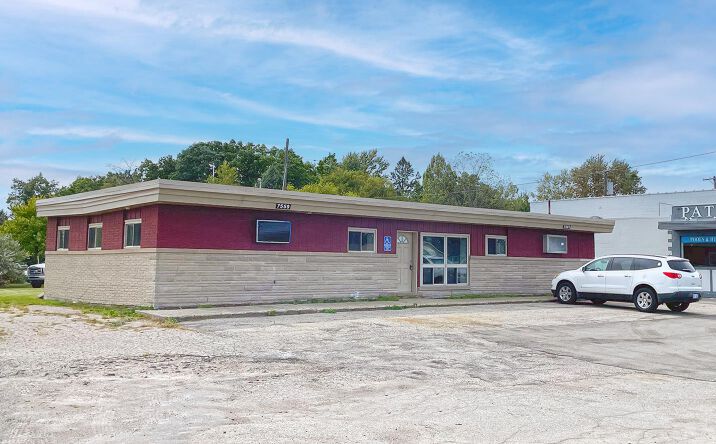 Pictures of Office property located at 7559-7561Highland Rd, Waterford Township, MI 48327 for sales - image #1