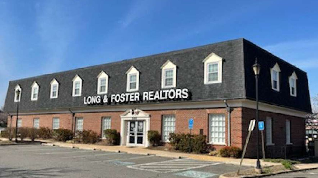 Pictures of Office, Mixed Use property located at 508 E Market St, Leesburg, VA 20176 for sales - image #1