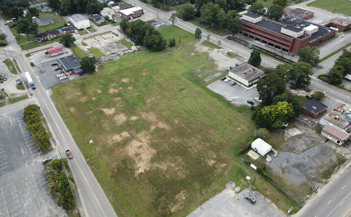 Pictures of Land property located at 118 E McIntyre St., Mullins, SC 29574 for sales - image #1