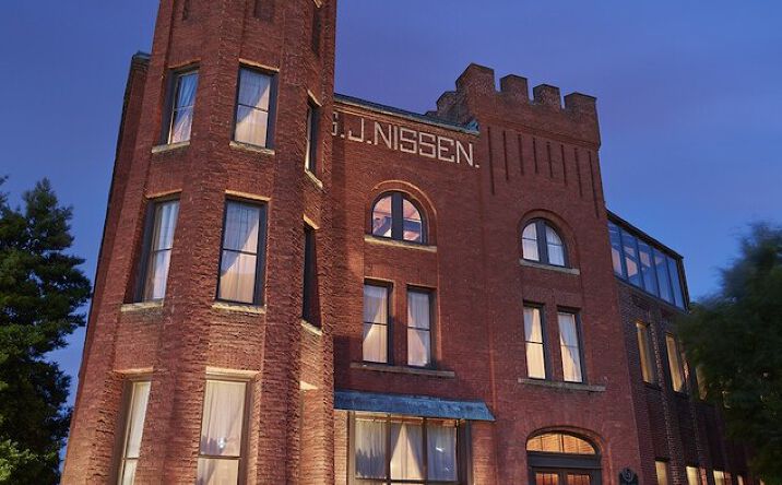 Pictures of Hospitality, Mixed Use, Multifamily, Office, Retail property located at 310 East Third St, Winston Salem, NC 27101 for sales - image #1
