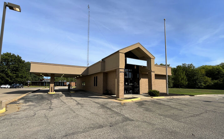 Pictures of Office, Retail property located at 3174 SE 6th St, Topeka, KS 66607 for comps - image #1