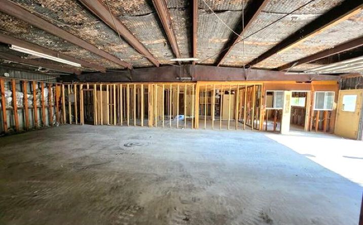 Pictures of Mixed Use, Office, Retail, Special Purpose property located at 610 New York St, Navasota, TX 77868 for sales - image #1