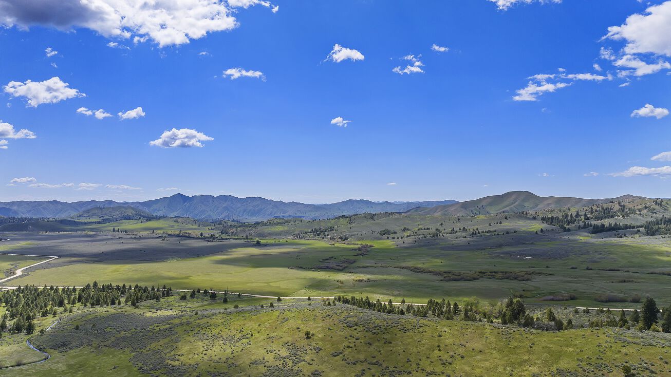 675 W Russell Dr, Prairie, ID 83647