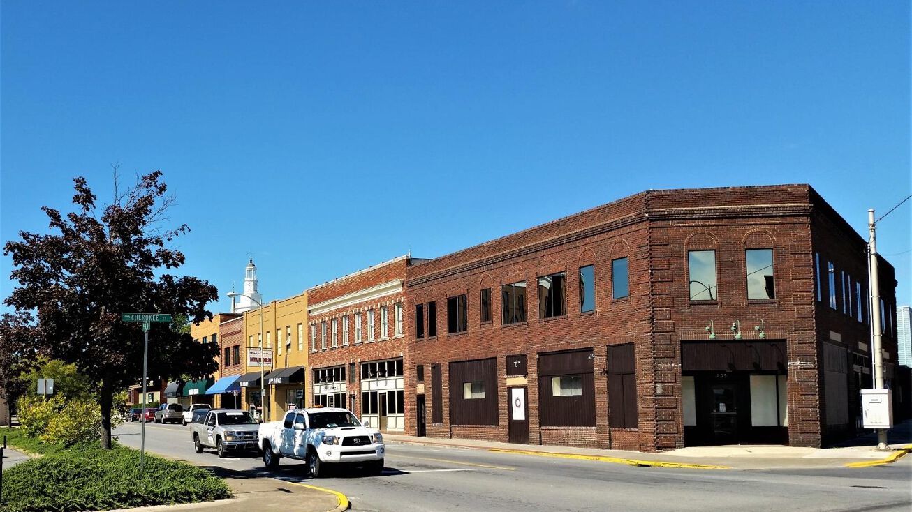 233 E Sullivan St, Kingsport, TN 37660