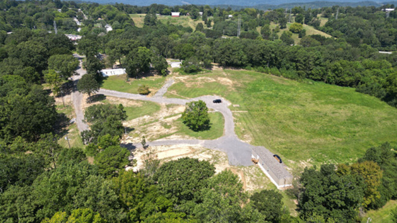 1 Bailey Ln, Rossville, GA 30741