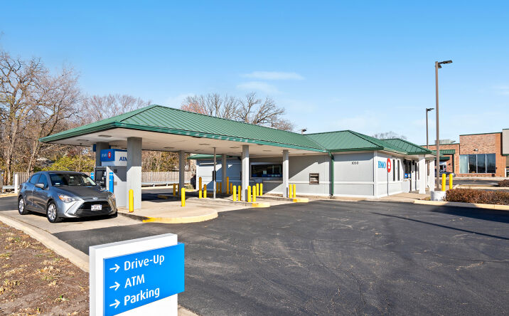Pictures of Retail property located at 1050 Maple Ave, Lisle, IL 60532 for sales - image #1