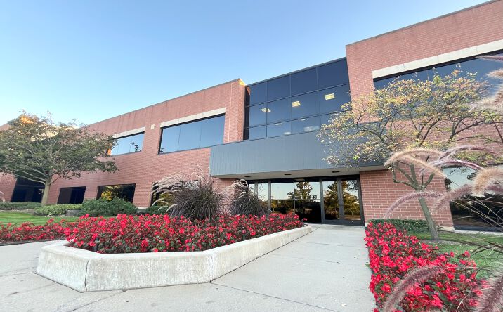 Pictures of Office property located at 4200 Cantera Drive, Warrenville, IL 60555 for sales - image #1