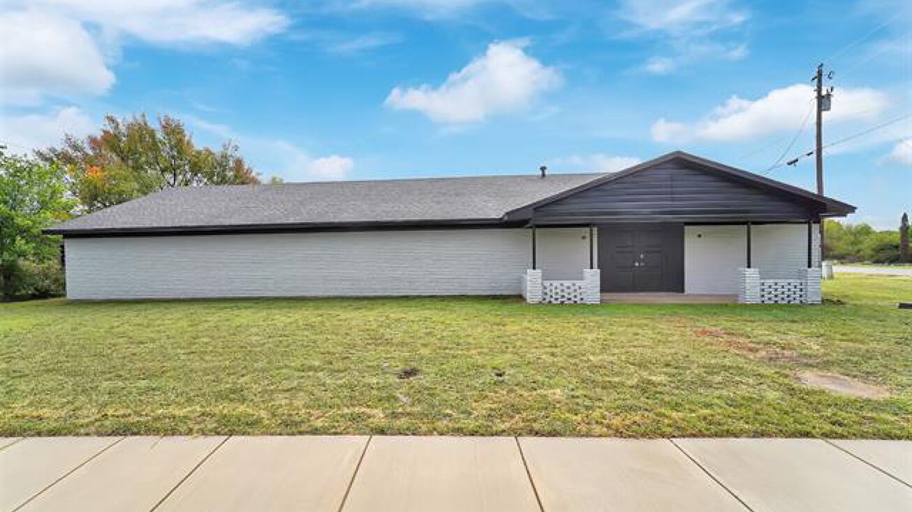 210 W Palestine St, Hutchins, TX 75141