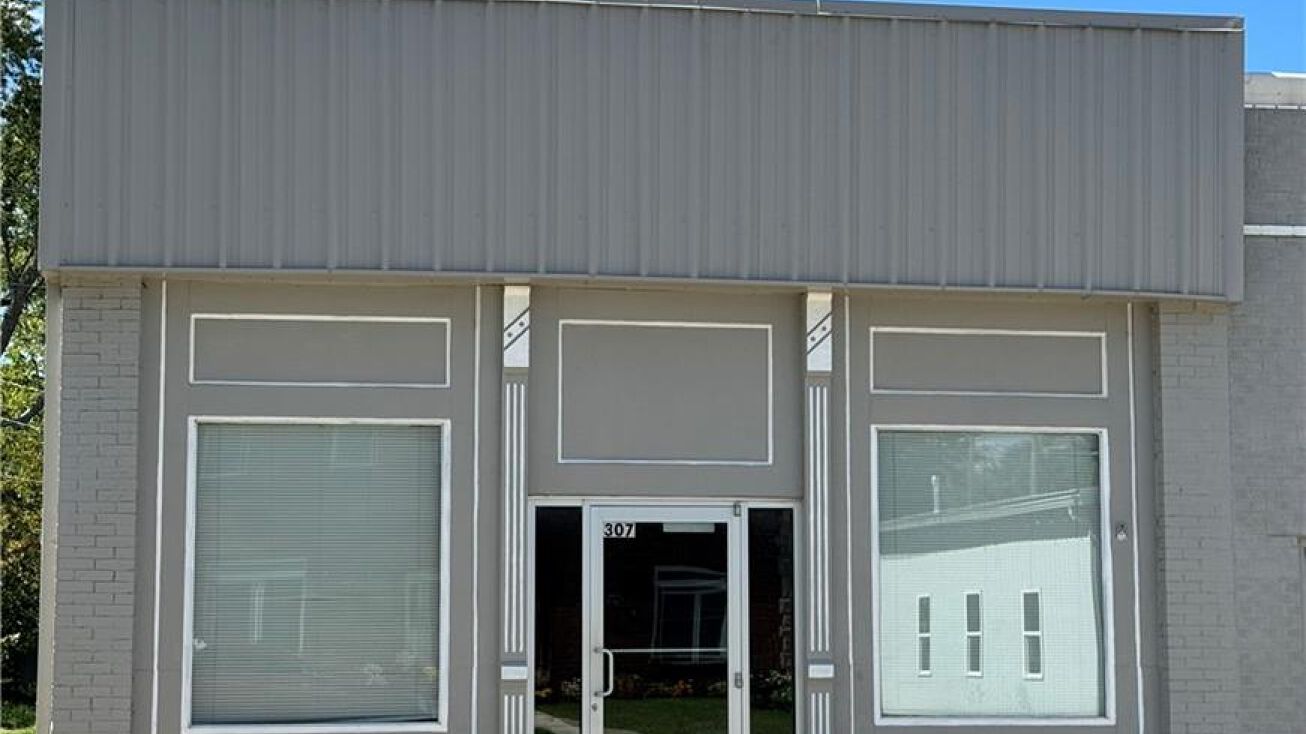 307 S Union Street, McLouth, KS 66054