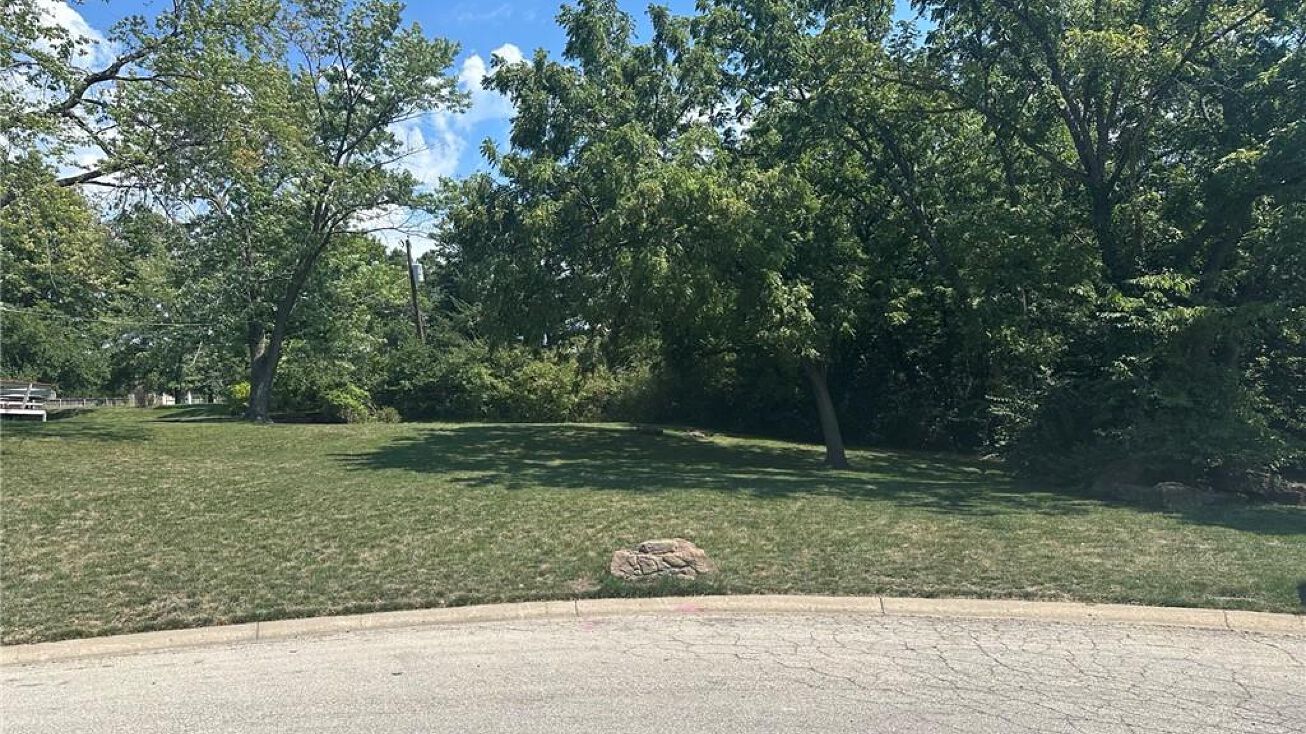 5525 Bradshaw Street, Shawnee, KS 66216