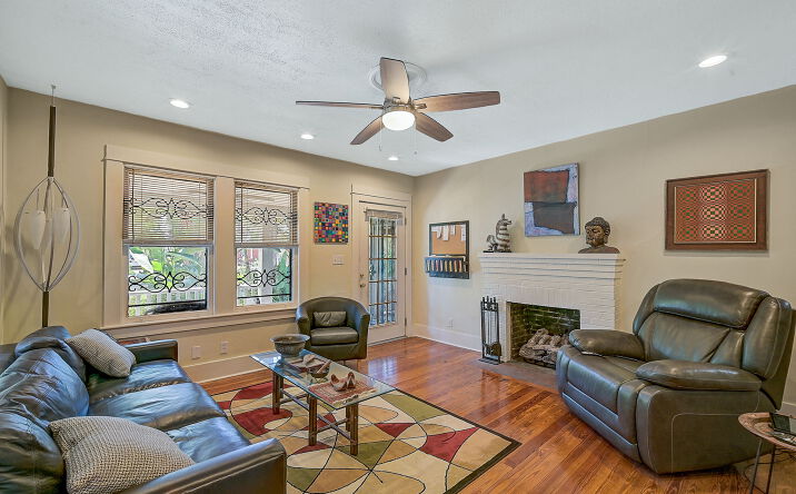 Pictures of Multifamily property located at 1663 4th St, Sarasota, FL 34236 for sales - image #1