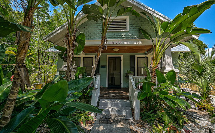 Pictures of Multifamily property located at 1677 4th St, Sarasota, FL 34236 for sales - image #1