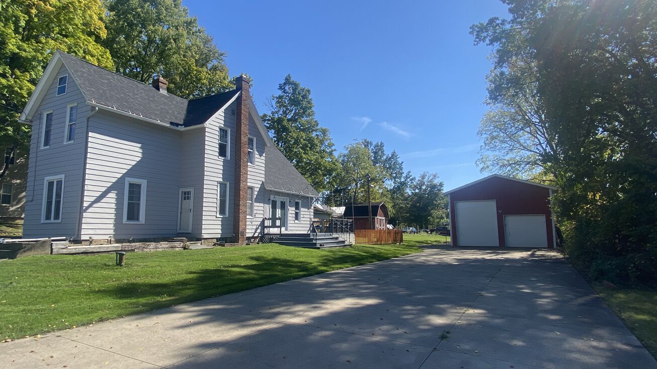 3016 Wadsworth Rd, Norton, OH 44203