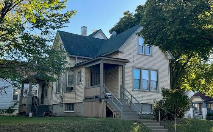 Pictures of Multifamily property located at 2033 W Vienna Ave, Milwaukee, WI 53206 for sales - image #1