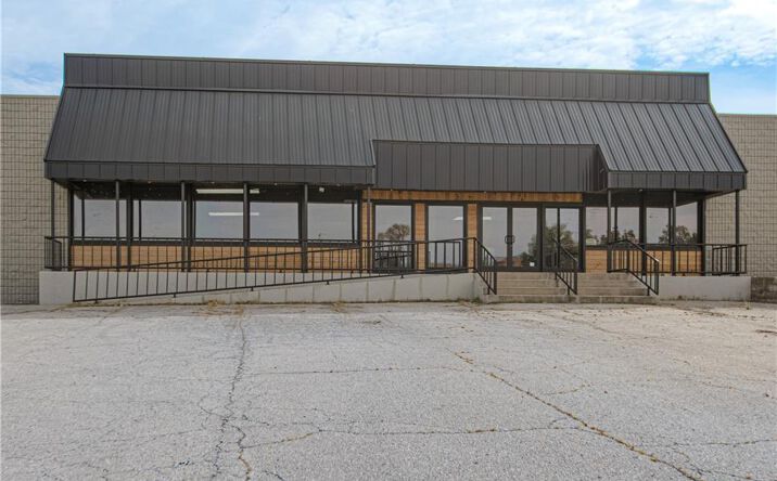 Pictures of Retail, Industrial property located at 4541 S Noland Road, Independence, MO 64055 for sales - image #1