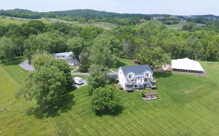 Pictures of Hospitality property located at 1329 Commerce Rd, Staunton, VA 24401 for sales - image #1