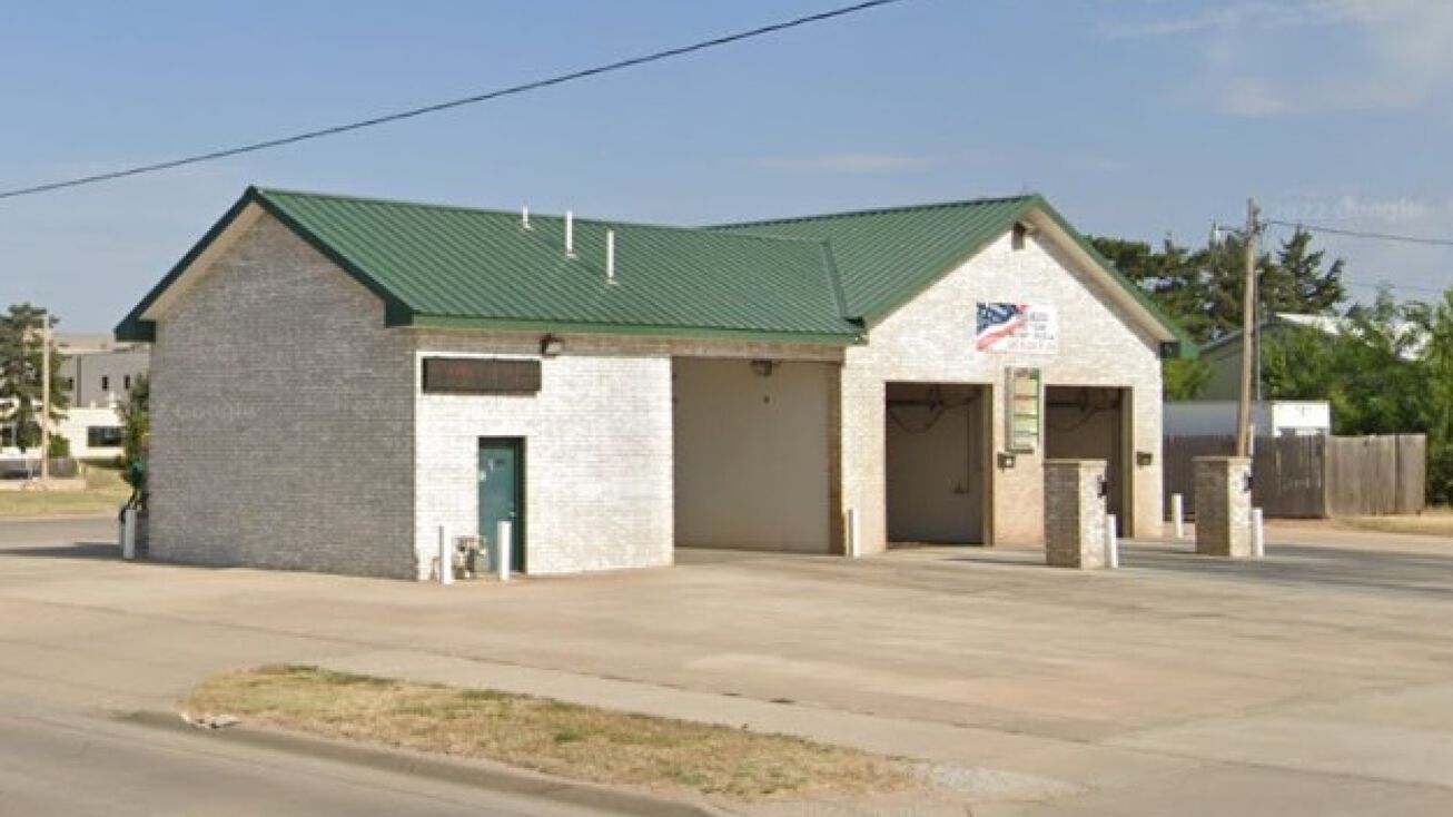 623 E 1st St, Pratt, KS 67124