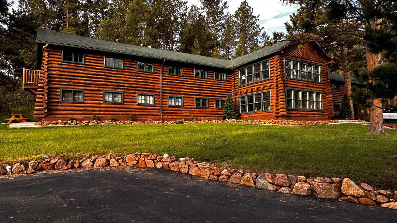 Pictures of Hospitality, Senior Living, Special Purpose property located at 201 Pinecrest Way, Palmer Lake, CO 80133 for sales - image #1