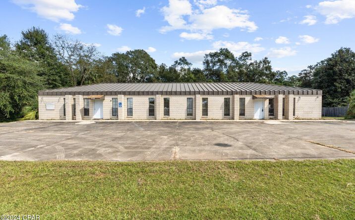 Pictures of Office property located at 812 S Weeks Street, Bonifay, FL 32425 for sales - image #1