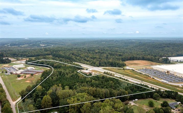 Pictures of Land property located at 1 Point Drive, Pendergrass, GA 30575 for sales - image #1