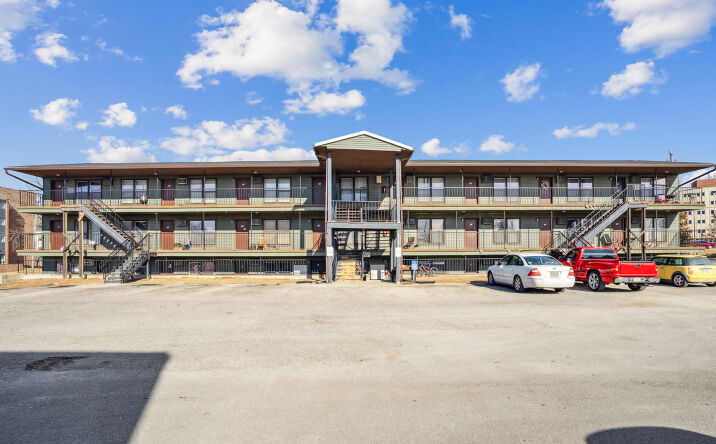 Pictures of Multifamily property located at 3719 W 9th St, Waterloo, IA 50702 for sales - image #1
